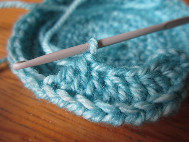 crochet tape measure cases tutorial (19)