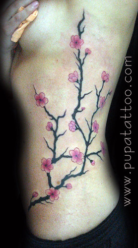 Tatuaje rama flor de cerezo, Pupa Tattoo, Granada by Marzia PUPA Tattoo