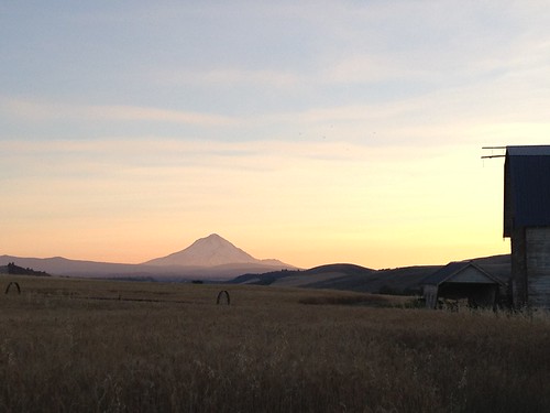 sunset mountain oregon barn landscape roadtrip iphone dufur