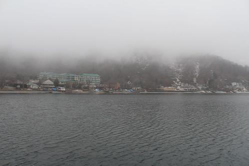 霧の中禅寺湖