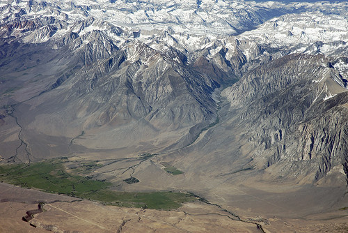 aerialphotograph rovana bishop eastern escarpment sierranevada inyocounty california snow geology geomorphology highsierra lateral glacial moraine pinecreek roundvalleyfault roundvalley
