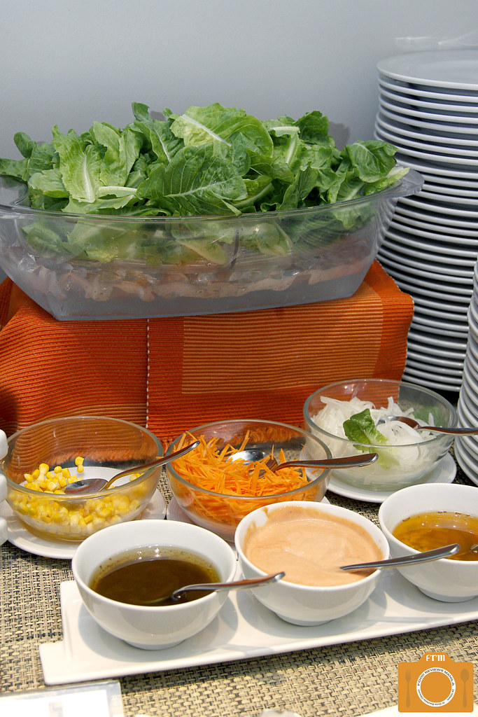 B Hotel Mixed Organic Green Salad with Condiments