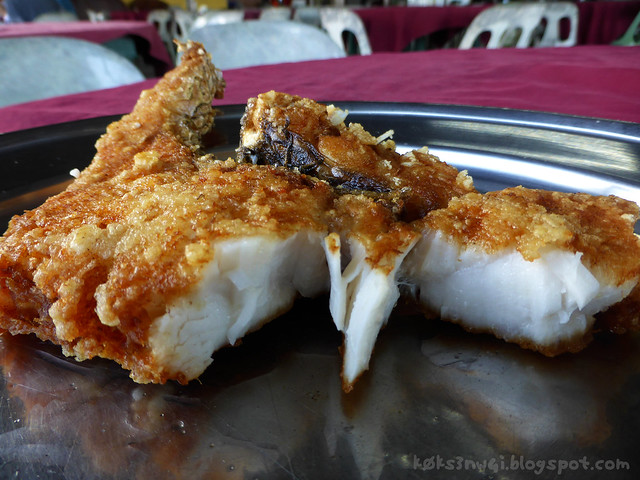 Santubong 33 Lim Hock Ann Seafood Restaurant Deep Fried Ikan Kurau or Threadfin Fillet with Lime