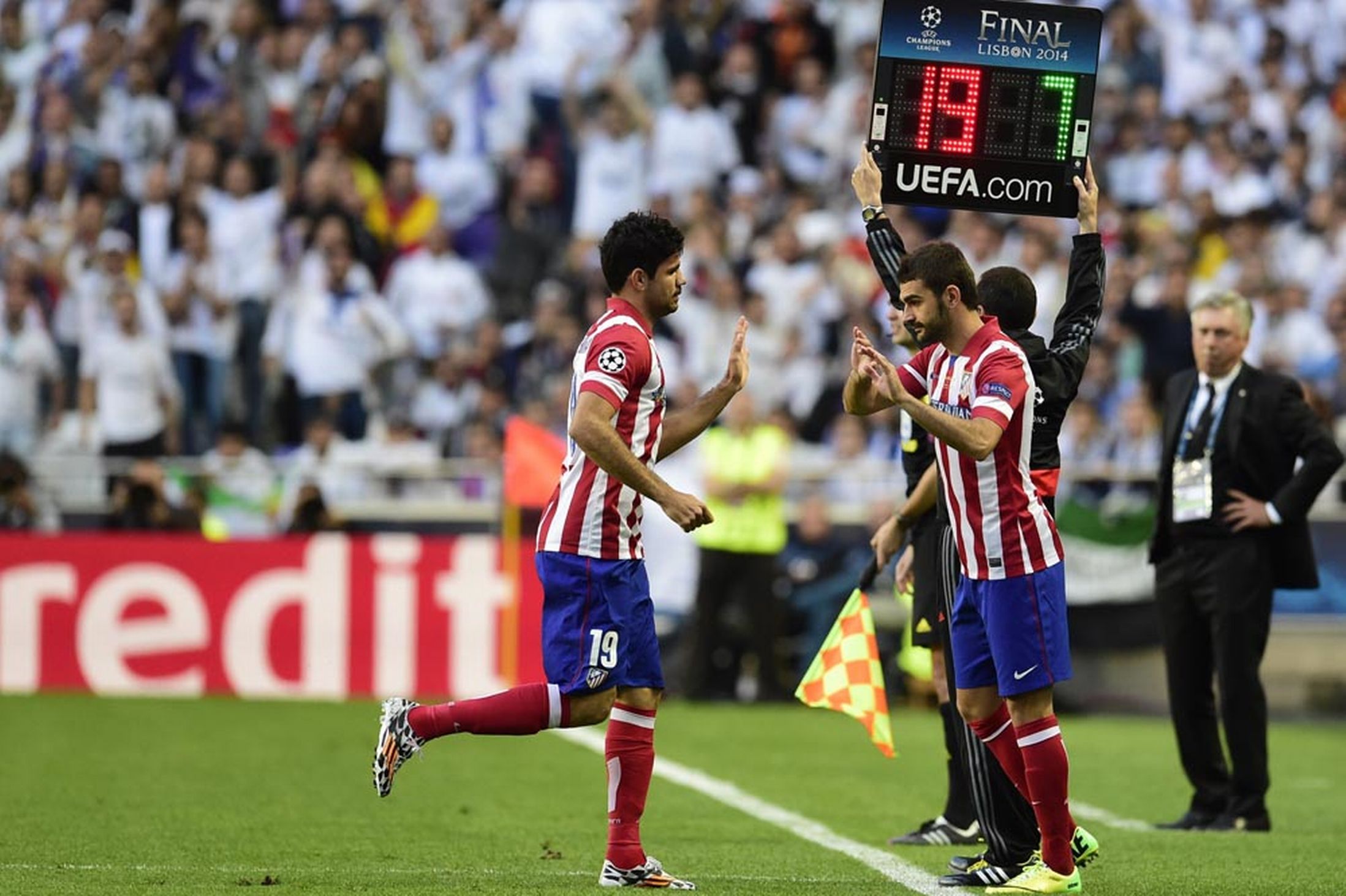 140524_ESP_Real_Madrid_v_Atletico_Madrid_4_1_Diego_Costa_substituted_Adrian_Lopez_V2
