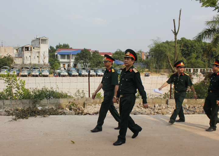 Trung tướng Phan văn Giang - Tư lệnh Quân khu kiểm tra Cơ sở Đào tạo số 3 của Nhà trường