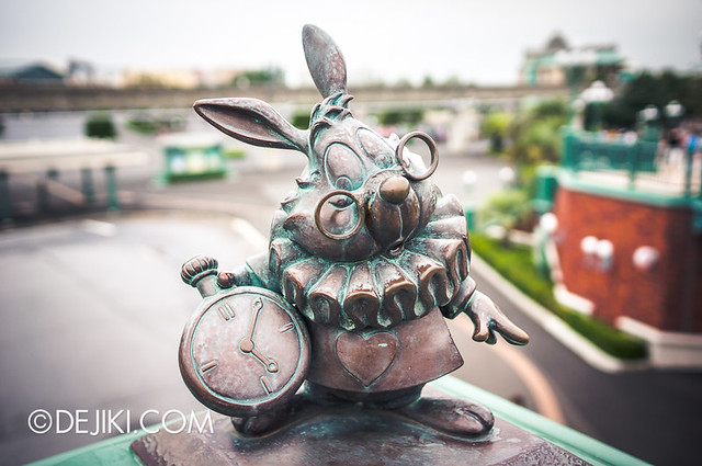 Tokyo Disneyland - Entrance Plaza / Maihama Gateway / White Rabbit from Alice in Wonderland