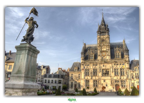 city statue hall place council townhall ville mairie hôteldeville hôtel compiègne