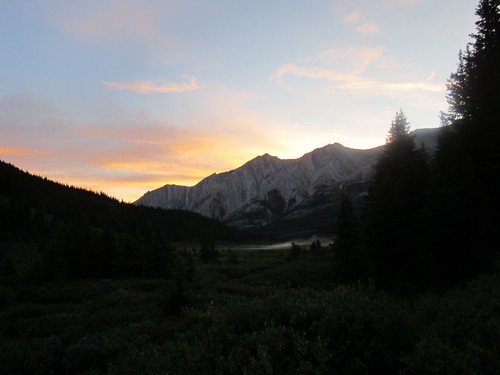 sunrise hiking backpacking banff banffnationalpark canadianrockies fortymilecreek fm29 fortymilecreektrail