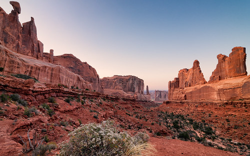 sunset usa utah rocks desert spires wide canyon d200 archesnationalpark hdr parkavenue photomatix idmoab2010