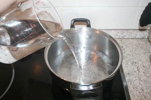 36 - Wasser für Reis aufsetzen / Bring water for rice to boil