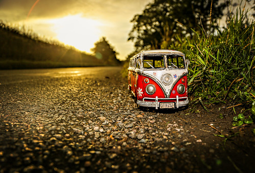 road light bus vw sunrise canon tin golden model peace perspective hippy parked camper dub 5dmkiii