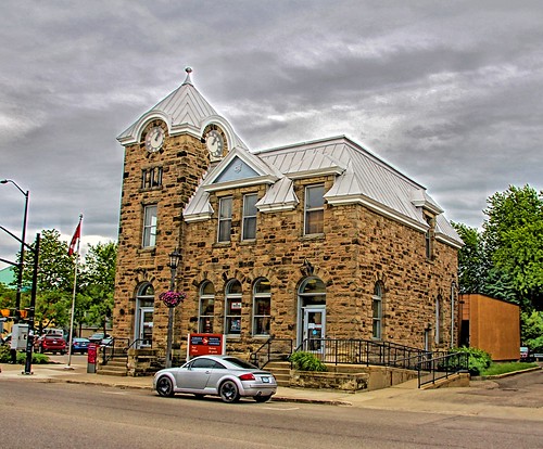 elora on ontario canada po postoffice perthcounty wentworthcounty architecture style romanesque stone field library gaddes street onaill attraction clock tower canadian flag heritage historic historical grand river building federal sandstone cararact sunset sky clouds golden hdr outdoor