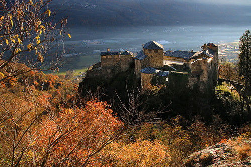 valdaosta castelli castellodiquart quart autunno camminata
