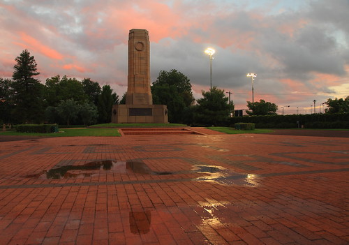 dubbo war memorial newsouthwales monument park dusk sunset pavers rain australia anzac