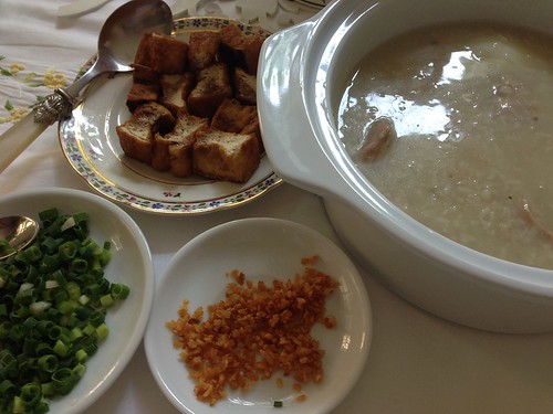Chicken arroz caldo (porridge)