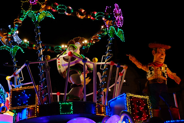 +2013東京自由行+迪士尼樂園Disneyland30週年，卡通人物日間&#038;夜間遊行活動 @強生與小吠的Hyper人蔘~