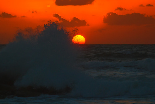 sunset beach israel telaviv redsunset seastorm crashingwave sunsetcrashingwaveseastormintelavivbeachisrael