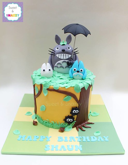 Totoro Cake by Sweet & Snazzy