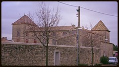 Château de Caveirac (Gard) photo prise depuis la rue du Château, à l'occasion de la course pédestre se déroulant dans la ville, Le Tour Pédestre de Caveirac, course de 10,2 km se déroulant dans la garrigue autour de la commune