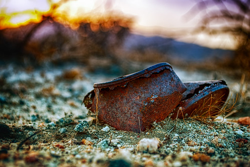 old sunset rock trash bush sand nikon rust desert can d200 hdr deserthotsprings hbmike2000