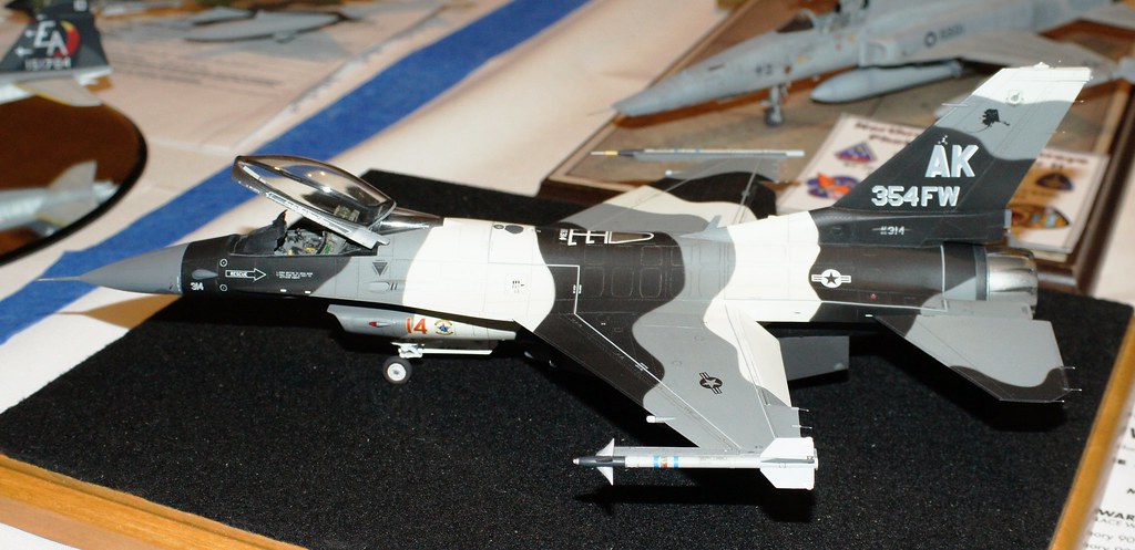 Hasegawa F-16C 1-48th