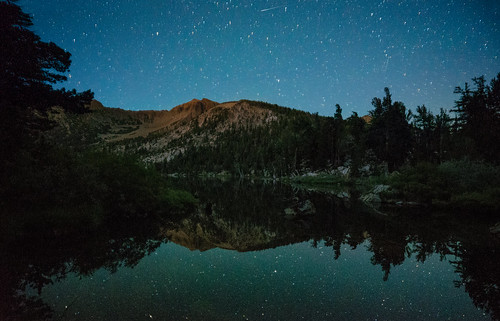 california nightphotography mountain mountains reflection night stars backpacking astrophotography backcountry sierranevada comet starlake nighttimephotography sonya7s