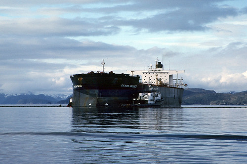 1989年埃克森公司的輪船在阿拉斯加發生漏油事件。（來源：NOAA）