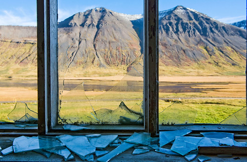 mountain window glass landscape iceland farm daniel empty ruin valley lonely shattered desolate landschap ruined westfjords d600 bosma ijsland vallei