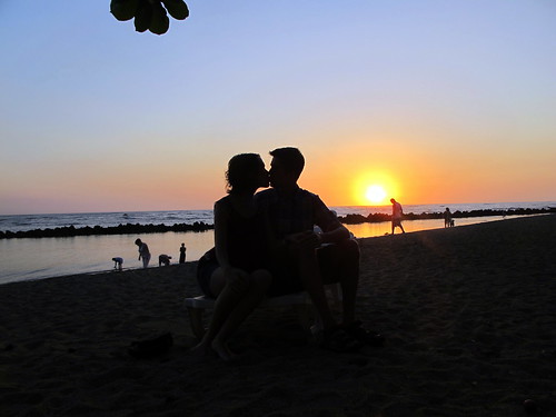 sunset vacation me emily kiss elsalvador