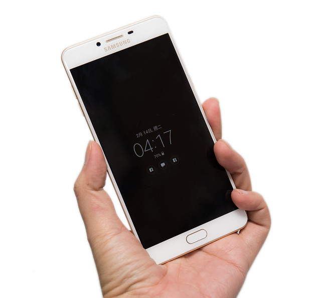三星 Samsung 久違的大螢幕手機 Galaxy C9 Pro 在台灣推出啦！大螢幕實測開箱！ @3C 達人廖阿輝