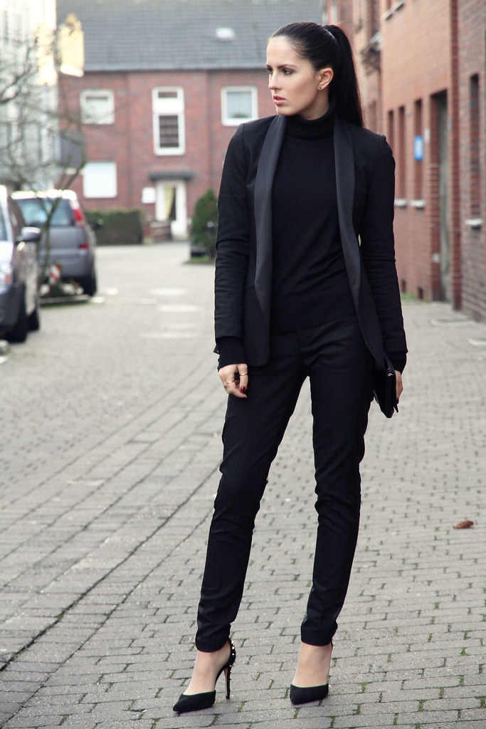 The Day Dreamings: Chic in black