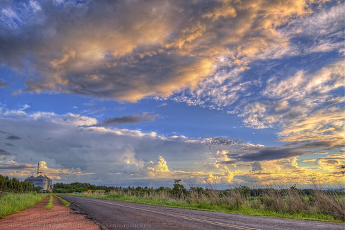 sunlight sign clouds landscape countryside gimp paisagem nuvens asphalt asfalto placa hdr luzdosol luminancehdr photomatixpro5