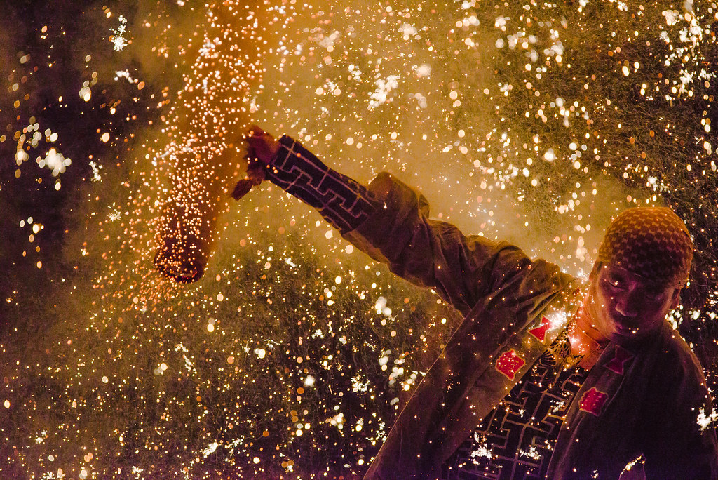 Drizzle of fire (豊橋祇園祭 手筒花火) | Nikon D600 + Ai AF-S Nikkor 300mm f/4D IF-ED