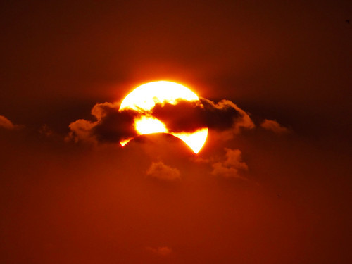 november sun moon beach sunrise virginia scenery norfolk oceanview solareclipse 2013 hybridsolareclipse