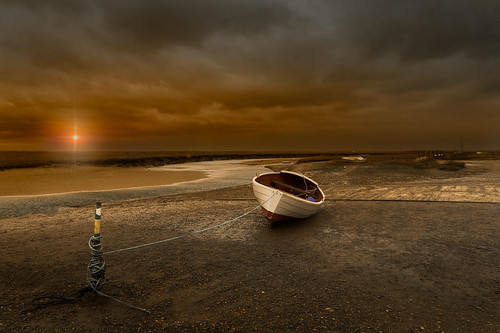 sunset blakeney norfolk boat sea marsh clouds estuary uk