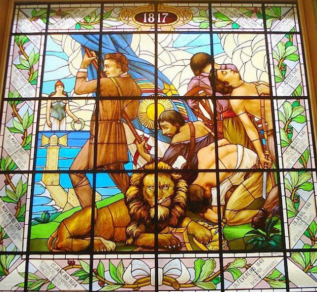 O vitral que retrata a Revolução Pernambucana fica no Palácio do Campo das Princesas, sede do Governo de Pernambuco.