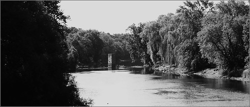 railroad trestle bridge trees bw abandoned river michigan ruin grandriver joeldinda c50 dimondale newyorkcentral michigancentral lsms lakeshoreandmichigansouthern