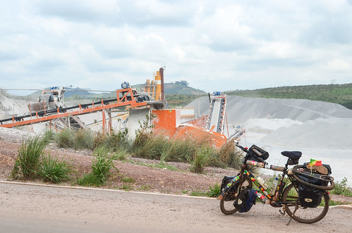 africa road bicycle cycling construction chinese congo machines quarry velo vélo gravel cyclotourisme cycletouring day433 dolisie freewheelycom