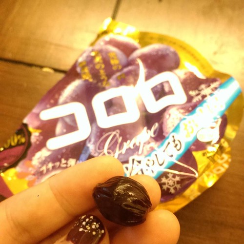 20150727 愛米日本帶回來的糖也太神了 口感完全像一顆葡萄啊！  #沒有朋友怎麼辦