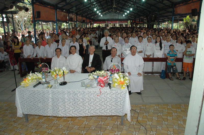 Đức Hồng Y Gioan Baotixita thăm Nhà Bác ái Vĩnh Lộc
