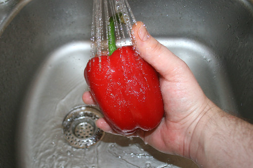 16 - Paprika waschen / Wash bell pepper