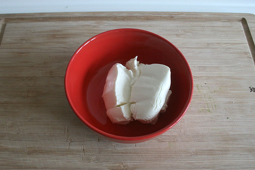 13 - Frischkäse in Schüssel geben / Put cream cheese in bowl