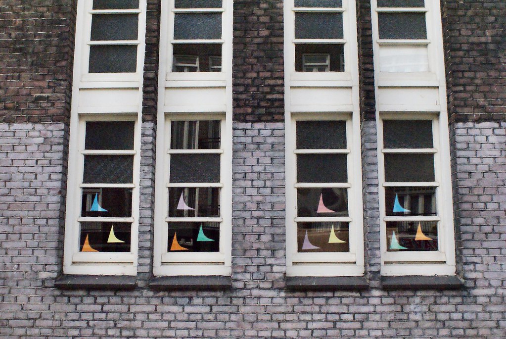 Fenêtres d'une école à proximité du Het Schip.