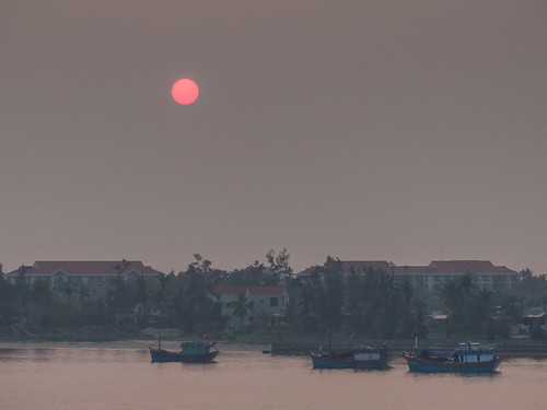 sunrise river boats haze seasia vietnam donghoi