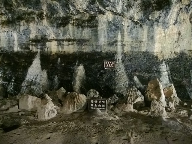 lumia 925 - lava caves on Jeju Island-005