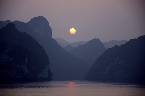 sunset vietnam hdr halongbay