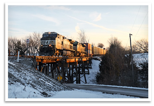 winter snow cold train ky arctic locomotive ge norfolksouthern bondville dieselelectric c409w ns9792 louisvilledistrict