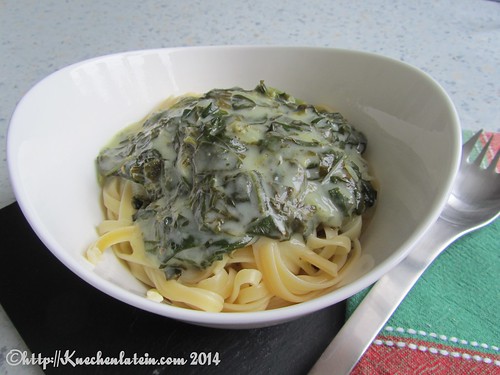 Linguine with spinach sauce