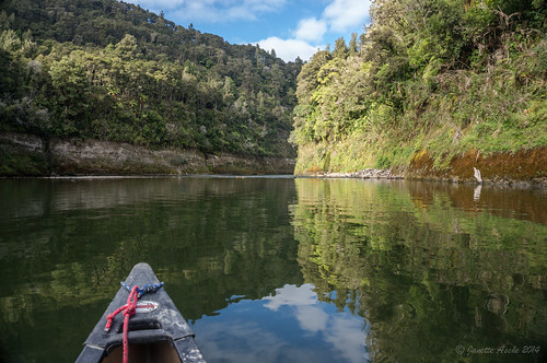 morning newzealand reflection water river rocks canoes nz canoeing 2014 whanganuiriver whanganuijourney sonynex6 whanganuirivernationalpark