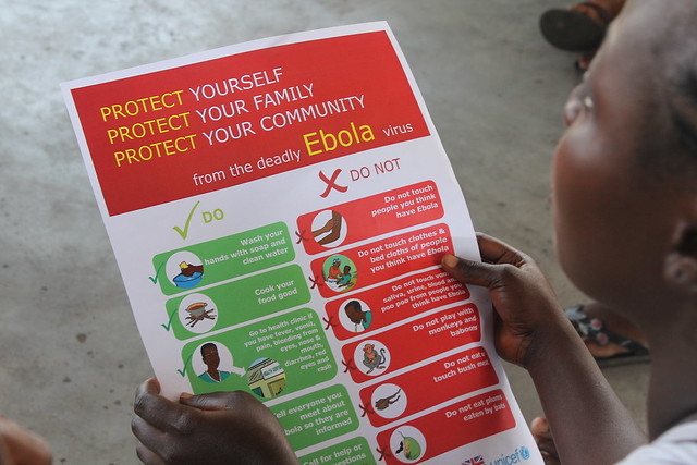 Photo:Field Testing Ebola Prevention Posters By:UNICEF Liberia